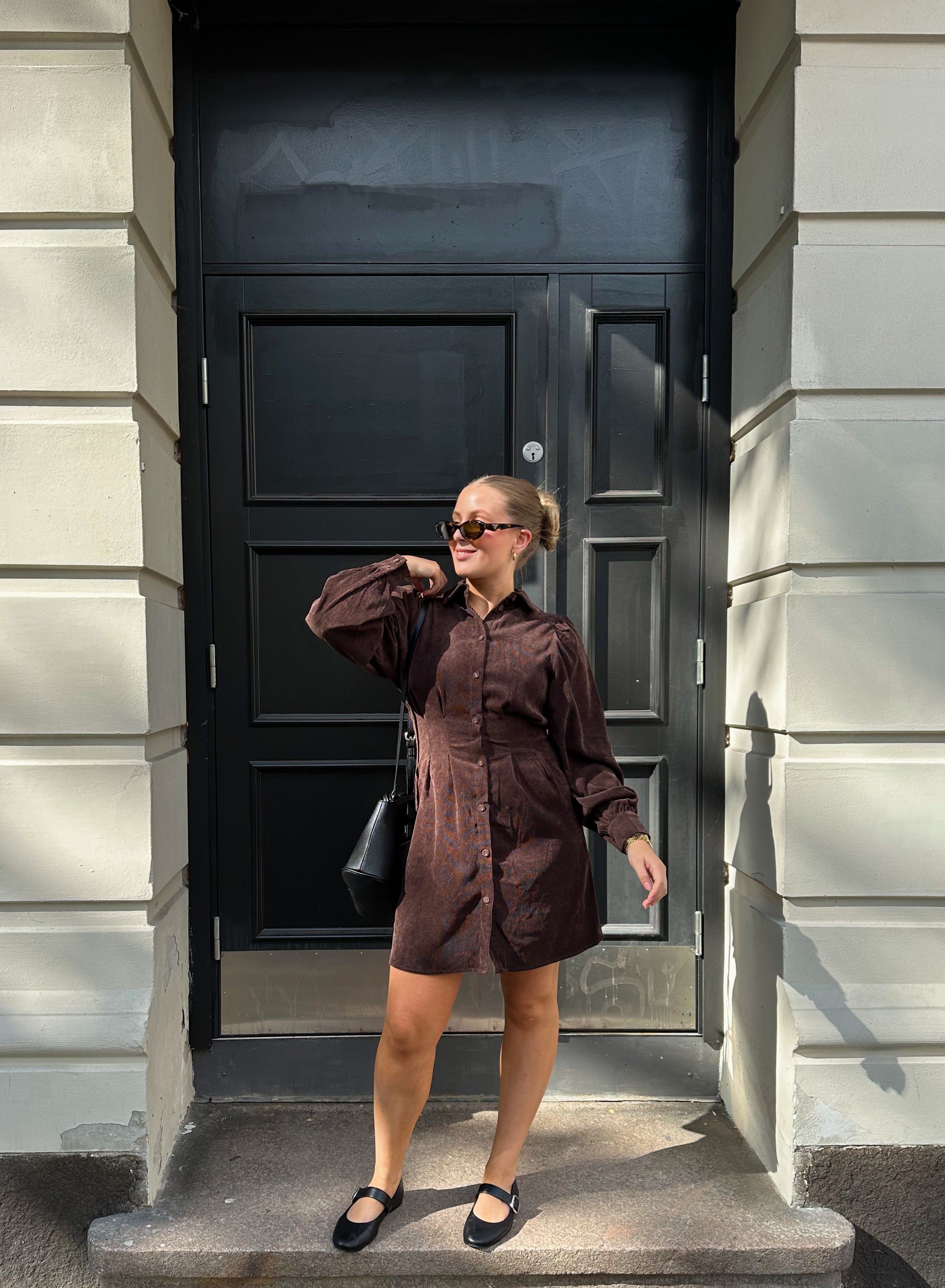 VICORDU Short Dress - Coffee Bean